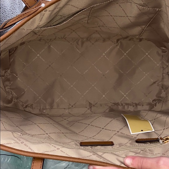 - 🌺NWT Michael Kors Drawstring Tote Bag - Picture 5 of 6